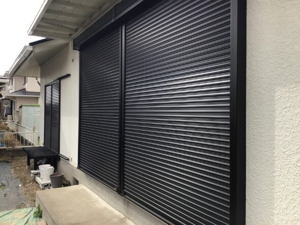 雨戸をシャッターへ変更！スムーズに進んだ理由は後付け雨戸だったこと　取手市桜ヶ丘　中古住宅　戸建て　リフォームイメージ03